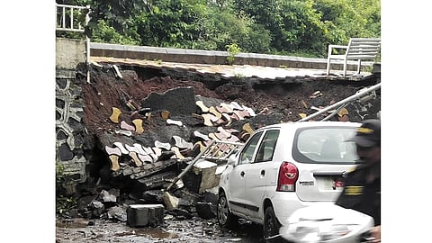 pune wall collapse