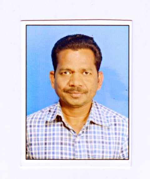 Teacher Raghunath Gangurde is serving against Corona wherever possible in kolhapur