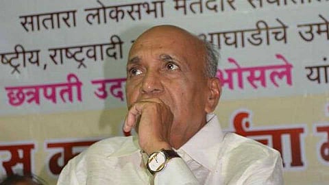 विलासकाका : प्रगल्भ राजयात्री