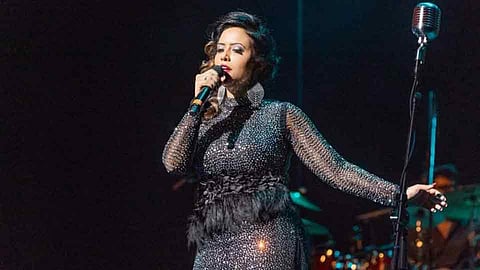 Article about trolling to amruta fadnavis on social media