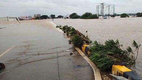 निसर्गा तू आता सावरायला हवे! (ब्लॉग)