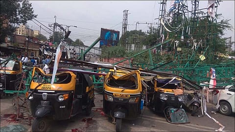 Iron hoardings collapse in Pune