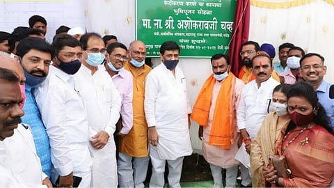 नांदेड - आसना नदीवरील जूना पूल रुंदीकरणाच्या कामाचा भूमीपूजन सोहळा पालकमंत्री अशोक चव्हाण यांच्या हस्ते शुक्रवारी झाला.