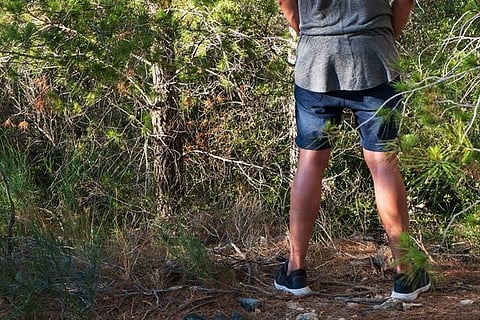 एक मिनीट लघवीसाठी गेला, अन् कार झाली गायब