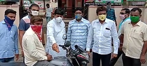 पेट्रोल दरवाढीच्या विरोधात युवक काँग्रेसचे सोलापुरात आंदोलन