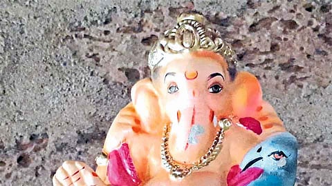 देवरूखातील गणेशमूर्ती स्वित्झर्लंडला रवाना