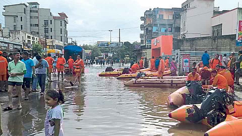 #SangliFloods कृष्णा - वारणा नद्यांचा पूर लागला ओसरू