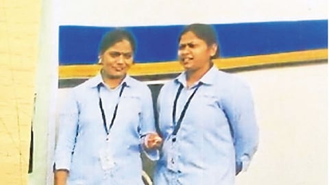 टाटा मोटर्समध्ये बसचालक म्हणून रुजू झालेल्या (डावीकडून) राजश्री खरात आणि मोनाली साठे