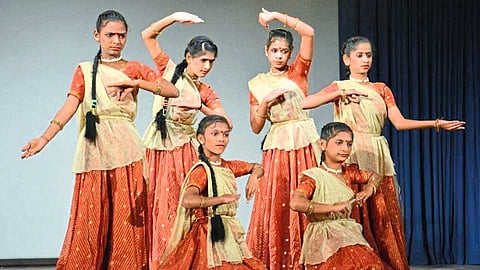 ऐकू येत नसूनही चुकत नाही त्यांचा ठेका