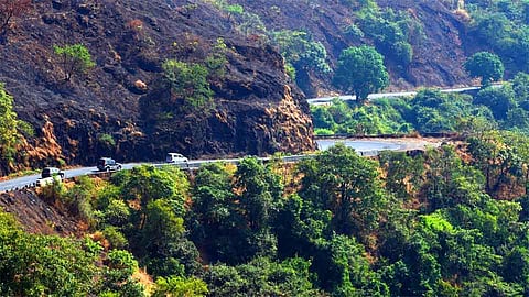 कामथे घाटात "व्हाइट कॉलर' लूट