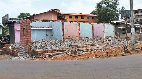 महामार्गचाैपदरीकरण : पाली बाजारपेठ उद्ध्वस्त