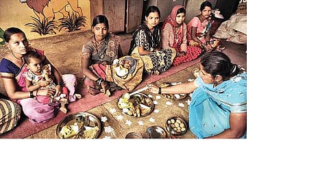 रायगडमधील अमृत आहार योजना थंडावली; निधी अभावी अंगणवाडी सेविका उधारीच्या ओझ्याखाली