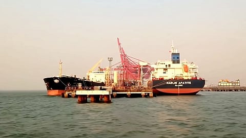 जेएनपीटीत स्वेच्छानिवृत्ती! दीड हजार कामगारांच्या नोकऱ्या धोक्यात?