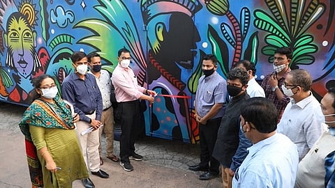 नवी मुंबईकरांच्या सेवेत दोन मोबाईल टॉयलेट बसेस; पालिकेची कौतुकास्पद कामगिरी