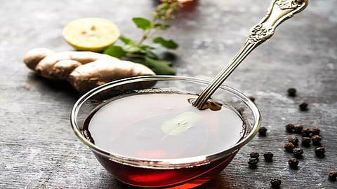 रोगप्रतिकारशक्ती वाढवण्यासाठी काढ्यांचे अतिसेवन ठरतंय घातक; तज्ज्ञांचं मत