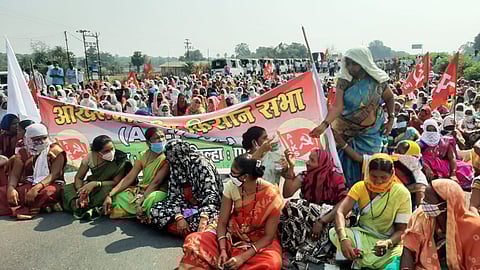 तलासरीत माकपाचा रास्तारोको! मुंबई-अहमदाबाद महामार्ग एक तास रोखून धरला