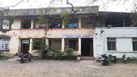 पालघरमधील माता-बाल संगोपन केंद्राची इमारत धोकादायक; प्रसूतिगृह, आंतर रुग्णालय कक्ष सुरूच