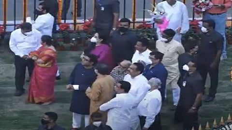 उद्धव आणि राज ठाकरे यांच्या संवादाने सगळ्यांचं वेधलं लक्ष; शिवसेना प्रमुख बाळासाहेब ठाकरे यांच्या पुतळ्याचे अनावरण संपन्न