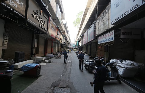 Market and weekly market closed Police patrols at intersections Nagpur mini lockdown news