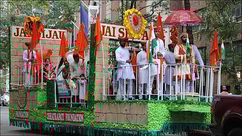 छत्रपतींच्या भव्य मिरवणूकीने न्यूयॉर्क झाले भगवेमय