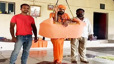 मंदिरे उघडण्यासाठी विरारमधील पुजाऱ्याची 21 दिवस कठोर तपश्चर्या; सरकारचे लक्ष वेधण्याचा प्रयत्न