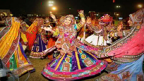 शांततेत आणि नियमांच्या चौकटीत यंदाचा नवरात्रोत्सव; मंडळांचा भर सामाजिक उपक्रमांवर, गरबा रसिकांमध्ये नाराजी