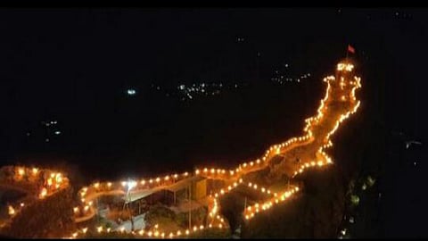 हजारो मशालींनी उजळून निघाला किल्ले प्रतापगड! भवानी मातेच्या मंदिराला 360 वर्षे पूर्ण