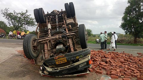 औरंगाबाद : आळंद येथे टेम्पोची कारला धडक; 1 गंभीर