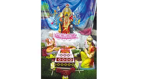 कोल्हापूरच्या अंबाबाईची अष्टादशभुजा महालक्ष्मी रूपात सालंकृत पूजा
