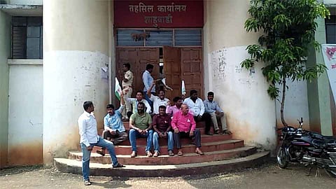 भात खरेदी केंद्रासाठी शाहूवाडीत शेतकऱ्यांचे आंदोलन