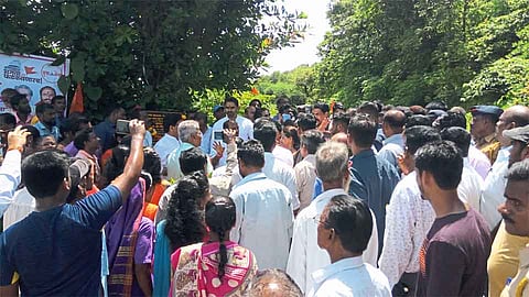 रत्नागिरी : रस्ता भूमिपूजनप्रसंगी शिवसेना - राष्ट्रवादीच्या कार्यकर्त्यांमध्ये बाचाबाची