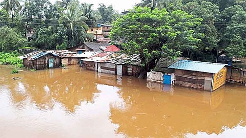 #KonkanRains शास्त्रीनदीला पुर; संगमेश्वर बाजारपेठेत पाणी