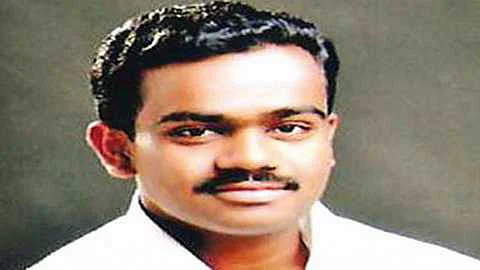 पॅंट उतरविणाऱ्या नगरसेवकावर गुन्हा दाखल