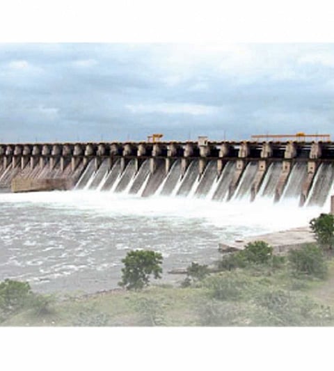 उजनीत आले 150 टीएमसी तर धरणातून सोडले 77 टीएमसी पाणी