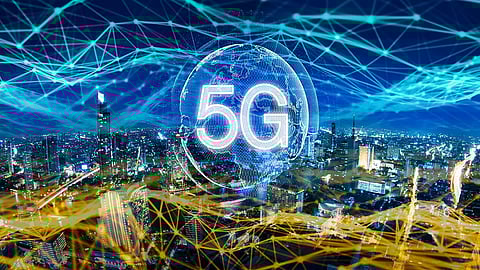 आता नवीन थिअरी,  5G मोबाईल टॉवर्समुळे वाढतोय कोरोना संसर्ग; जाणून घ्या व्हायरल सत्य असत्य