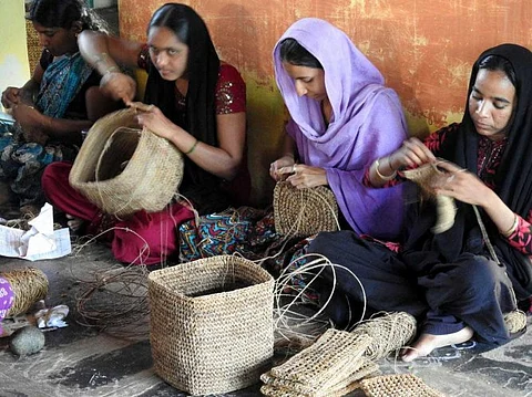 केळी धाग्यापासून हस्तकला वस्तूंचे उत्पादन