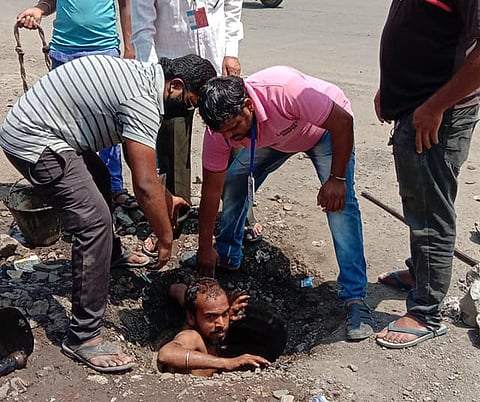 टाळ्या नको ; सुरक्षा साधने द्या !