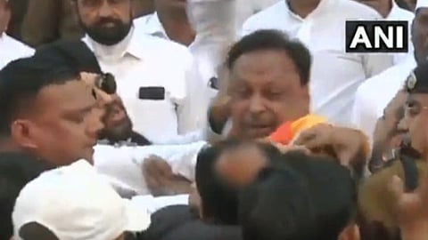 mp two congress leaders devendra singh yadav and chandu kunjir video viral