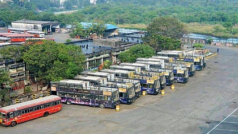 मुंबईकरांचं आणि मुंबईत येणाऱ्या प्रत्येकाचं प्रेम पडलंय धूळ खात, आठ कोटींचा होतोय चुराडा