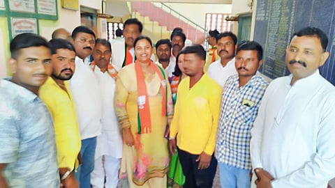 Vidhan Sabha 2019 : राष्ट्रवादी-ओबीसी सेलचा जिल्हाध्यक्ष भाजपच्या तंबूत!