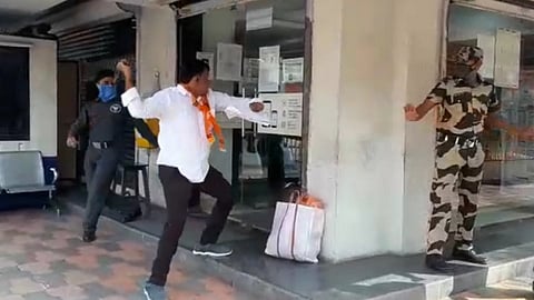 भिवंडीत मनसे कार्यकर्त्यांकडून टोरंट वीज कार्यालयाची तोडफोड