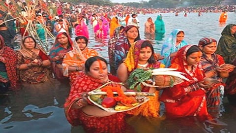 छठपूजेसाठी मार्गदर्शक सूचना जाहीर; उत्सव साधेपणाने साजरा करा, गृहमंत्र्यांचे आवाहन