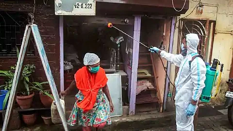 मुंबई पालिकेनं दादर, धारावी भागात बंद केले तापाचे दवाखाने
