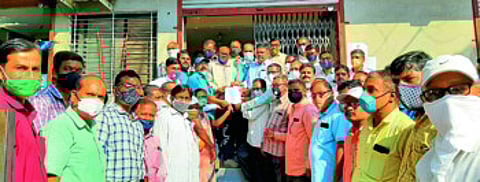 अनुदानित आश्रमशाळेतील ३४ हजार कर्मचारी वेतनापासून वंचित !