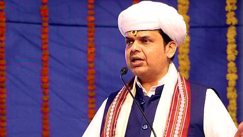 चापेकरांनी चेतविले स्फुल्लिंग - मुख्यमंत्री