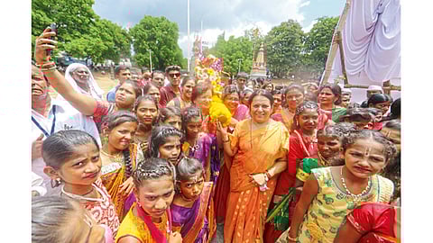शनिवारवाडा - राज्य महिला आयोगाच्या वतीने ‘वारी नारी शक्तीची’ या उपक्रमाप्रसंगी डॉ. नीलम गोऱ्हे, मुक्ता टिळक, विजया रहाटकर उपस्थित होत्या.