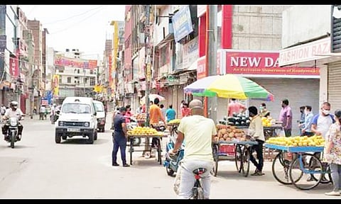 Akola News: Street vendors self-reliance stuck in bank accounts