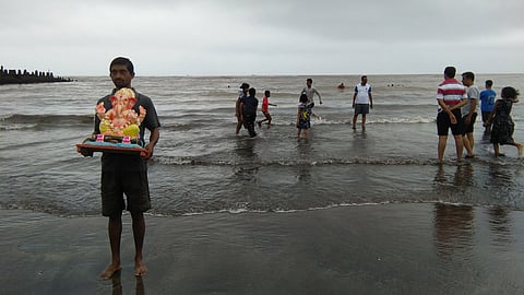 दीड दिवसांच्या गणपतींना भावपूर्ण निरोप