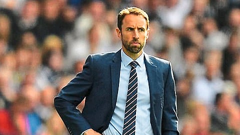 इंग्लंडच्या फुटबॉलपटूंना सॅंडविच खाण्यास मनाई