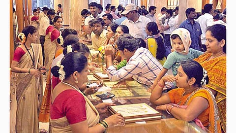 सराफ कट्ट्यासह इलेक्ट्रॉनिक्स बाजारपेठेत गर्दी